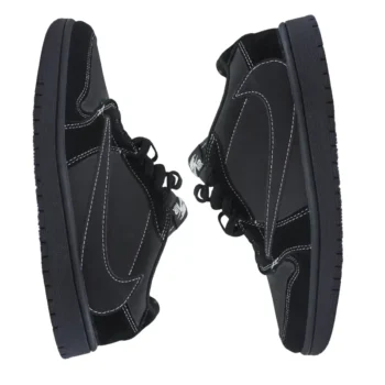 Imagen del exclusivo Jordan Retro 1 Low Travis Scott negro. Calzado de colección para Guimos.com CR.