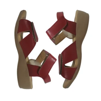 "Confort y estilo vibrante para tus días en Liberia. Sandalias Firezzi, compañeras perfectas para cada paso. ¡Descubre Guimos y pisa con seguridad!"