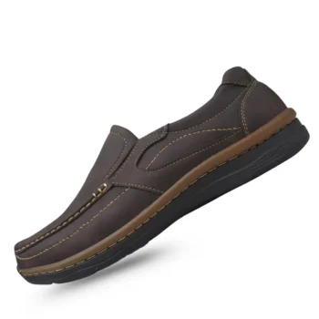 Mocasín de cuero Nevado: estilo clásico y confort superior. Calzado imprescindible para el hombre de hoy.