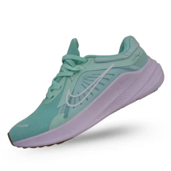 Tenis Nike running verde menta y blanco estilo Quest 95.