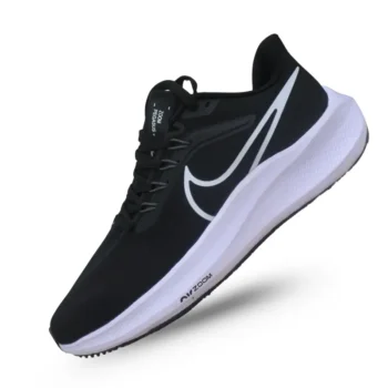 Tenis de running Air Zoom Pegasus negros para corredores. Calzado deportivo con amortiguación avanzada, diseño ligero y suela resistente.