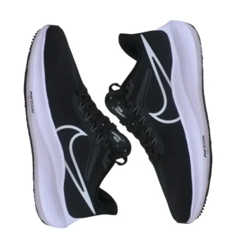 Calzado de alto rendimiento Guimos CR. Zapatillas Air Zoom Pegasus negras, ideales para tus entrenamientos y carreras diarias.