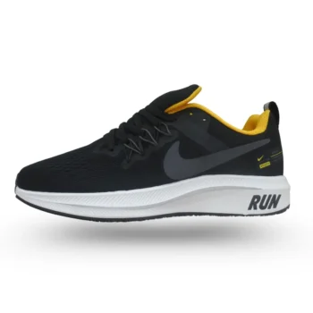 Tenis de running negro unisex con suela blanca y detalles amarillos.