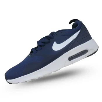 Tenis deportivo Estilo Tavas azul marino con suela blanca. Calzado cómodo para uso diario en Guimos.
