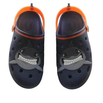 Sandalia infantil WBOYS con diseño de tiburón. Ideal para verano, piscina y playa.